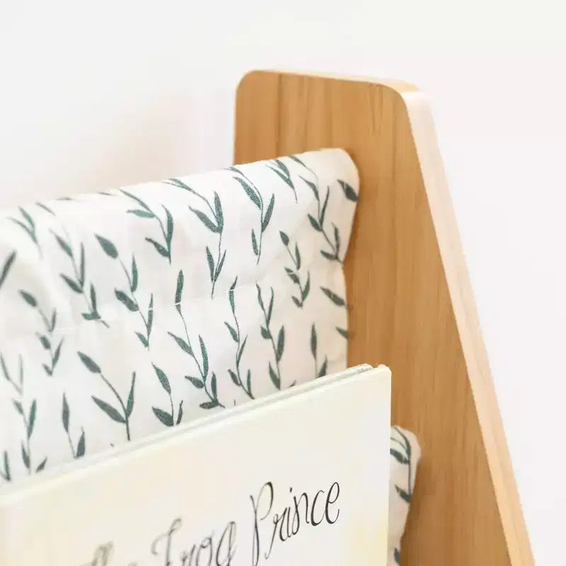 Libreria per bambini a 4 ripiani in legno naturale: Struttura in MDF, 4 ripiani, 61 cm H, 63,5 cm L, 28 cm P, Età 2+