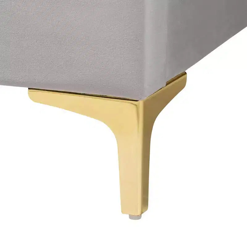 Letto a piattaforma Queen Size Acosta con testiera a conchiglia in velluto grigio chiaro/oro
