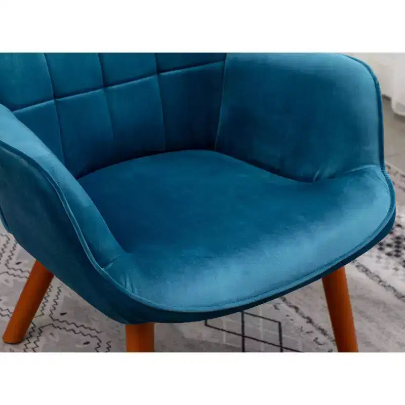 Poltrona accent Leiria in velluto liscio trapuntato con poggiapiedi, blu