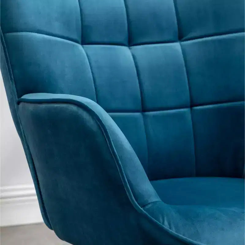Poltrona accent Leiria in velluto liscio trapuntato con poggiapiedi, blu