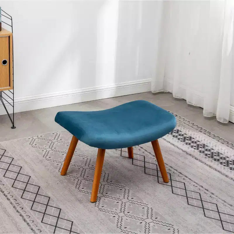Poltrona accent Leiria in velluto liscio trapuntato con poggiapiedi, blu