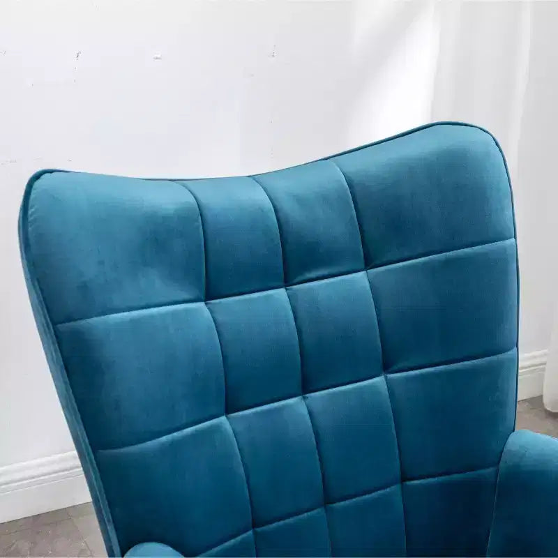 Poltrona accent Leiria in velluto liscio trapuntato con poggiapiedi, blu