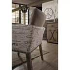 Sedia da pranzo con braccioli in finitura Driftwood e script Birmingham stampato, con borchie, set da 2