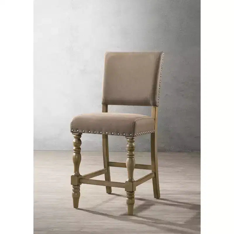 Sedia da pranzo in altezza bancone con stampa Birmingham Script e finitura Driftwood, con borchie, set da 2