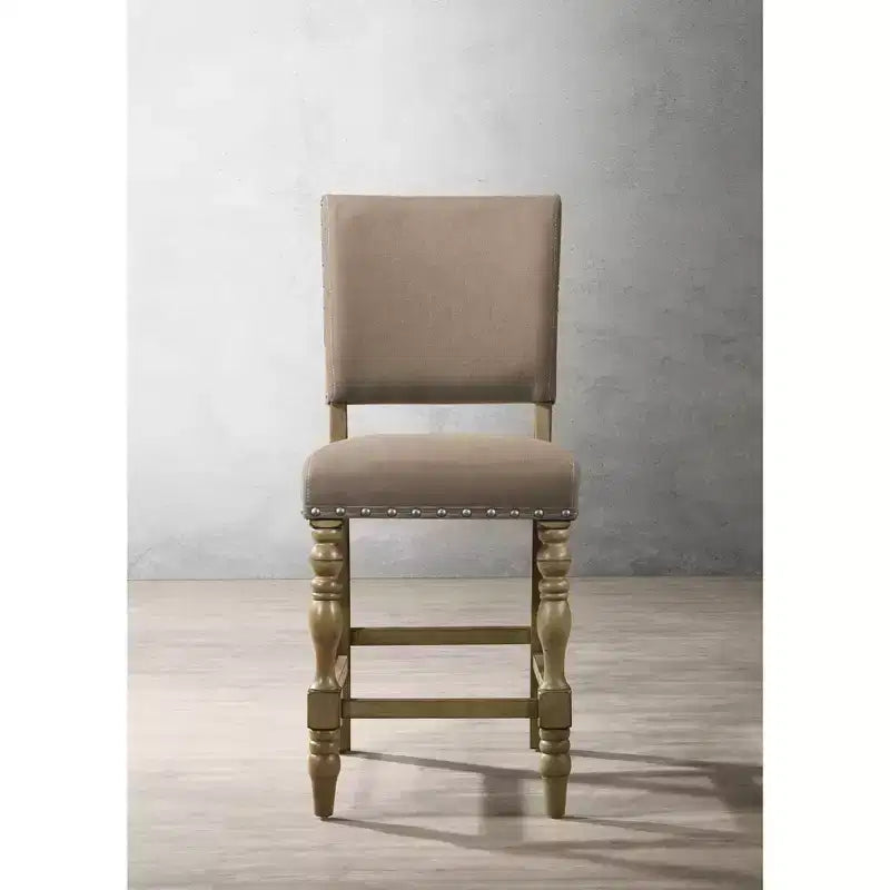 Sedia da pranzo in altezza bancone con stampa Birmingham Script e finitura Driftwood, con borchie, set da 2