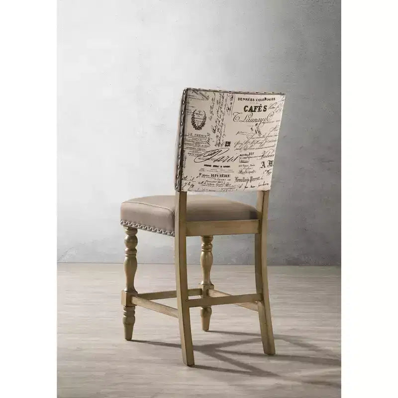Sedia da pranzo in altezza bancone con stampa Birmingham Script e finitura Driftwood, con borchie, set da 2